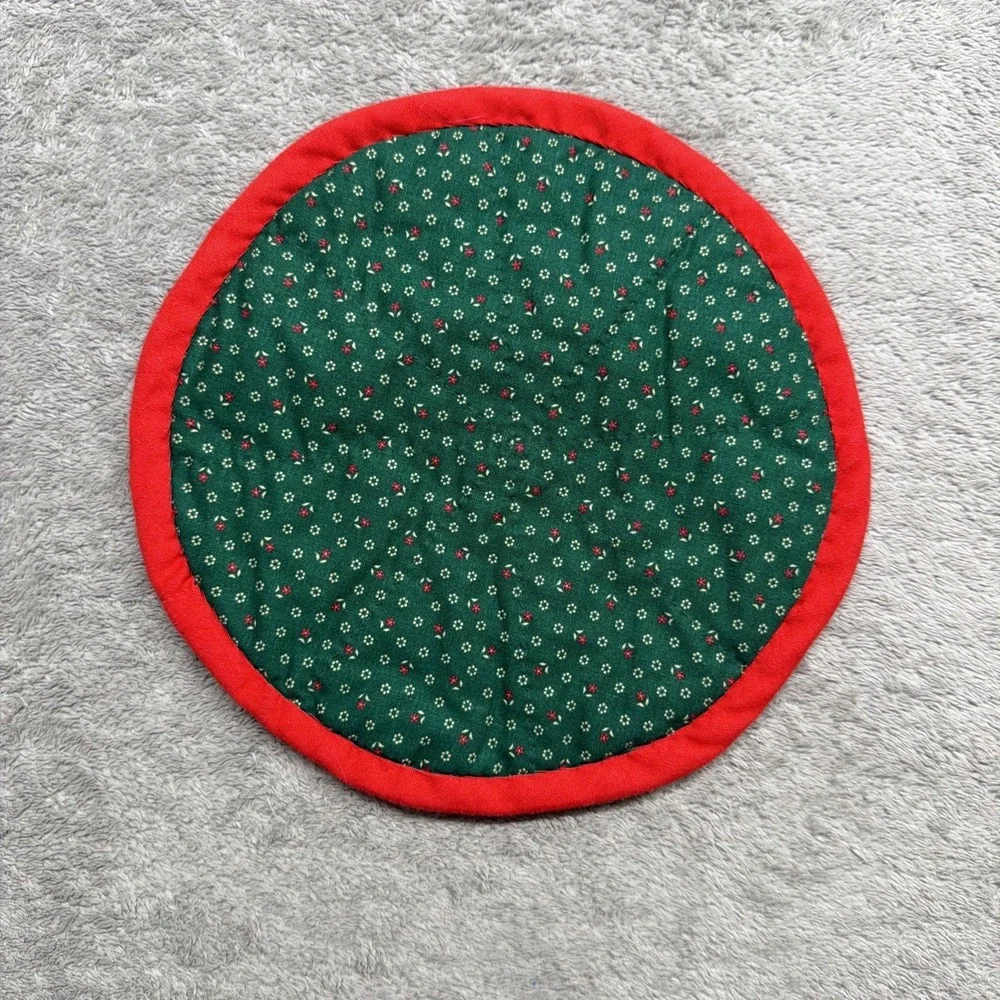 2 VTG Christmas Potholders Hot Pads Quilted 1990s Holly Wreath Holiday Decor